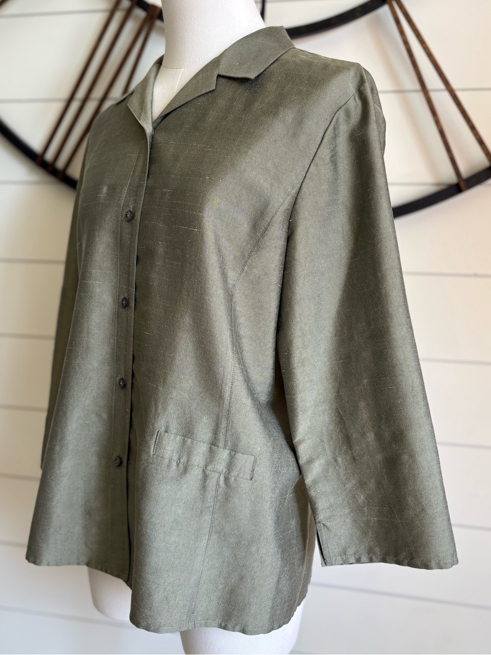 J. Jill NWOT Olive-Tone 100% Silk Blouse 3/4 Sleeve Peplum Pleated Back - Size 8